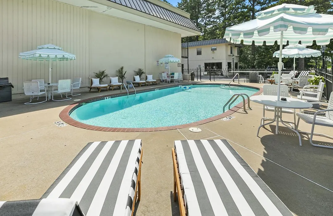 Candlewick Inn And Suites-1