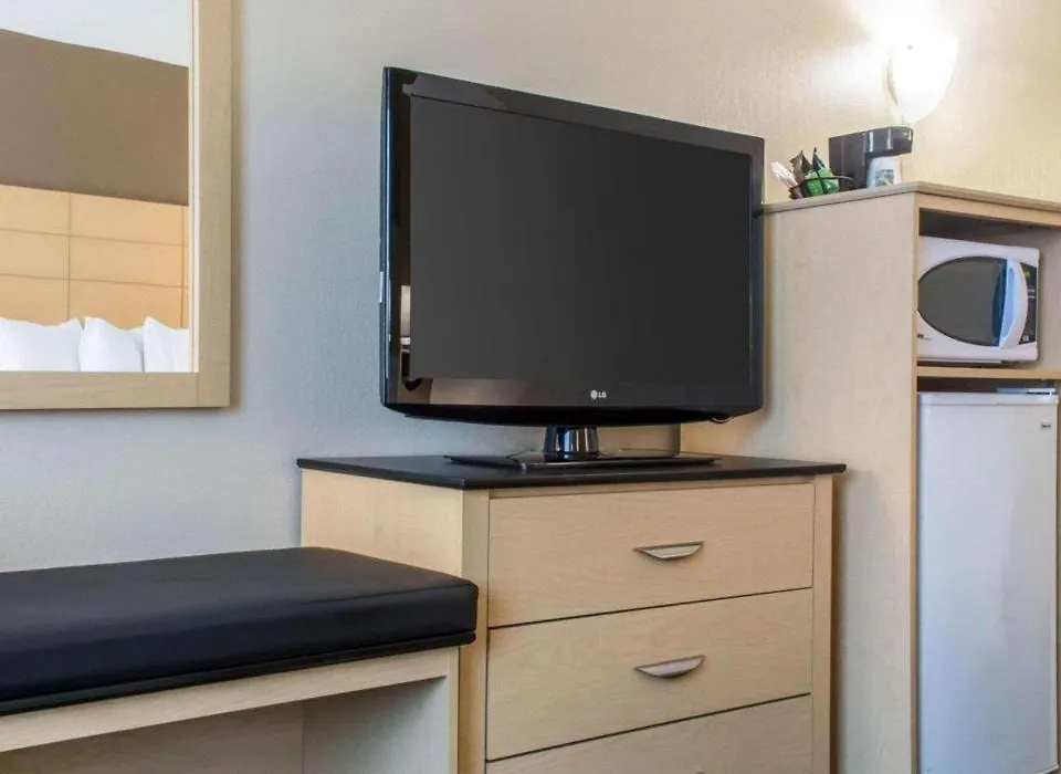 Quality Inn Geneseo-1