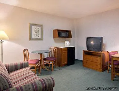 Elkins Inn And Suites-1
