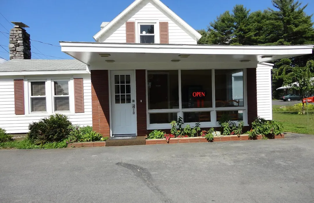 Sara Glen Motel - Saratoga Springs-Glens Falls-1