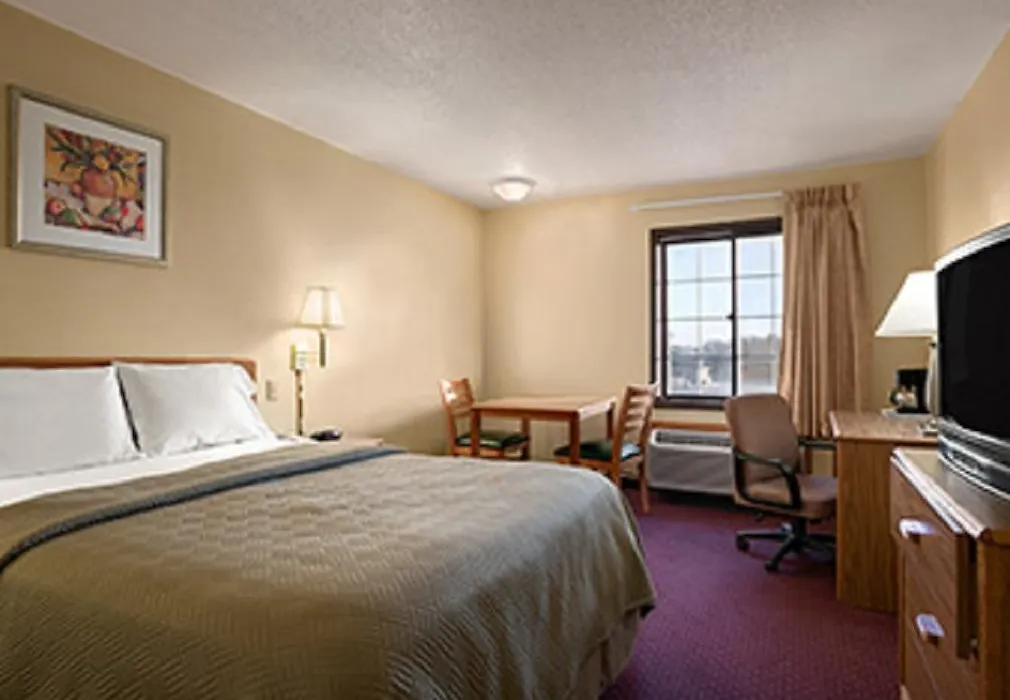 Travelodge Inn & Suites By Wyndham Muscatine-1