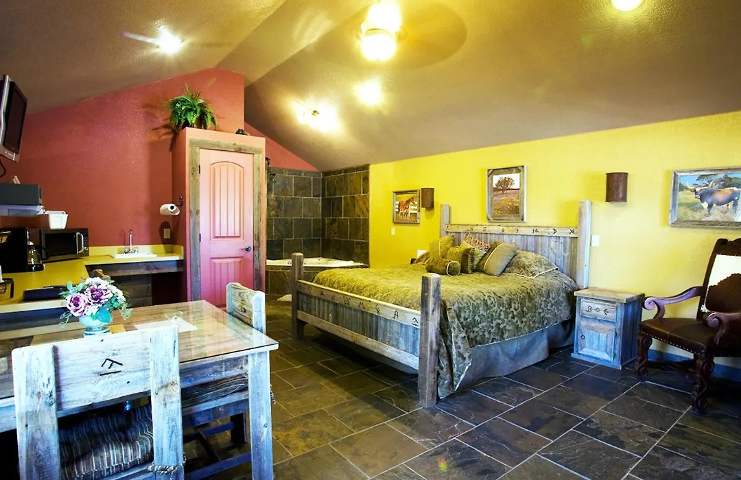 Rustic Creek Ranch Resort At North Jellystone Park-1