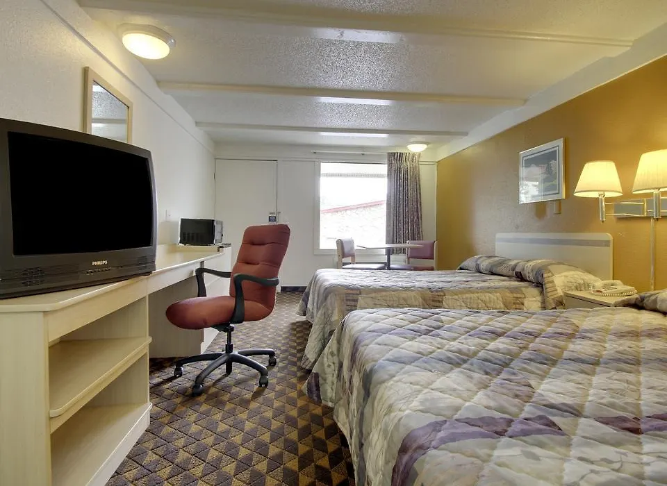 Rodeway Inn & Suites Fenton-1