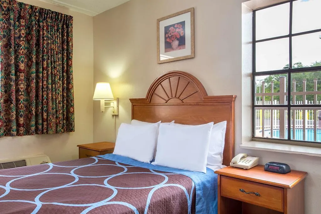 Americana Inn & Suites-1