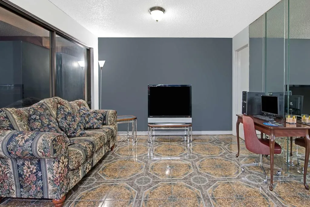Super 8 Dallas Love Field Market Center-1