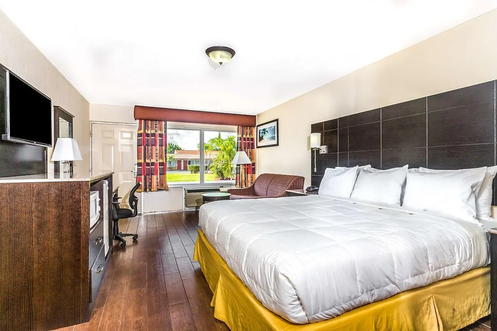 Econo Lodge Inn & Suites-1
