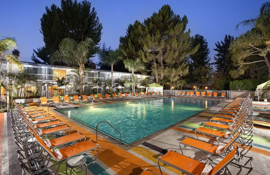 Sportsmen'S Lodge Hotel-1