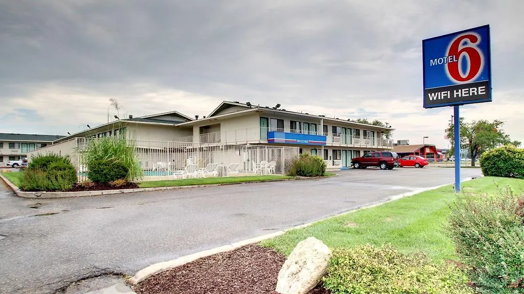 Motel 6 Manhattan Kansas-1