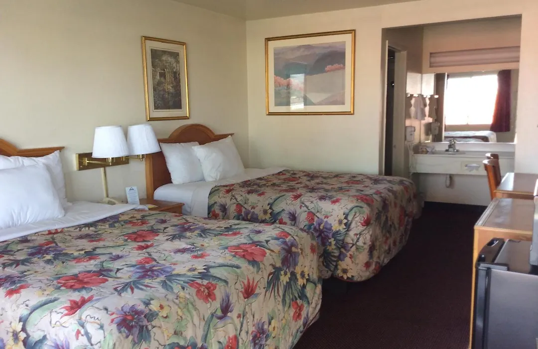 Days Inn By Wyndham In San Bernardino-1