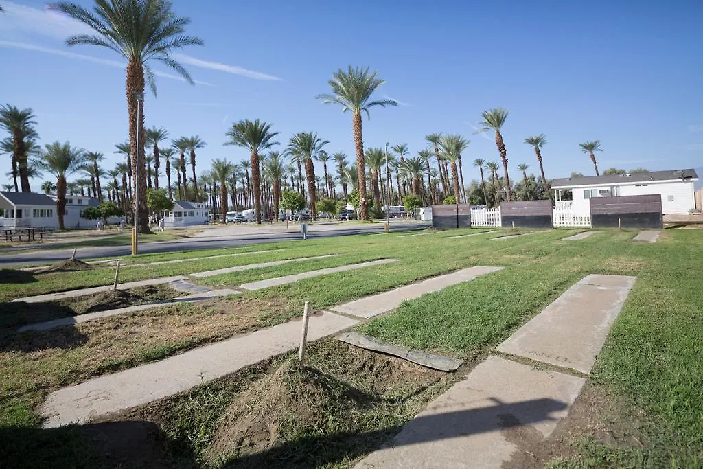 Palm Springs Camping Resort Cottage 2-1