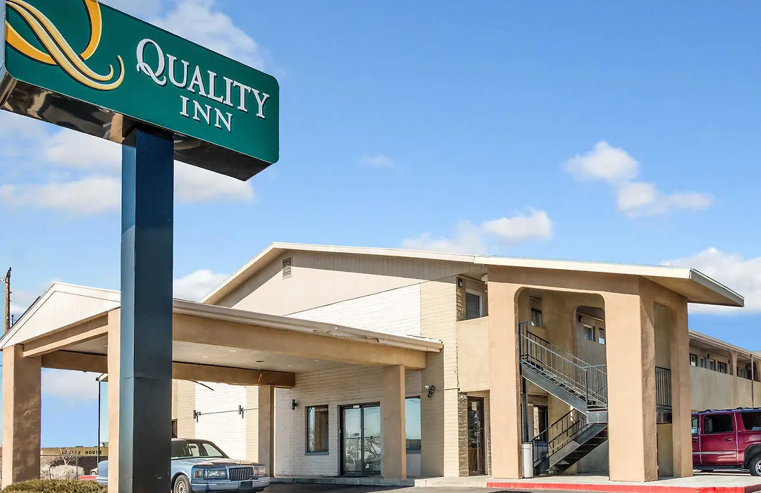 Desert Sands Inn & Suites-1