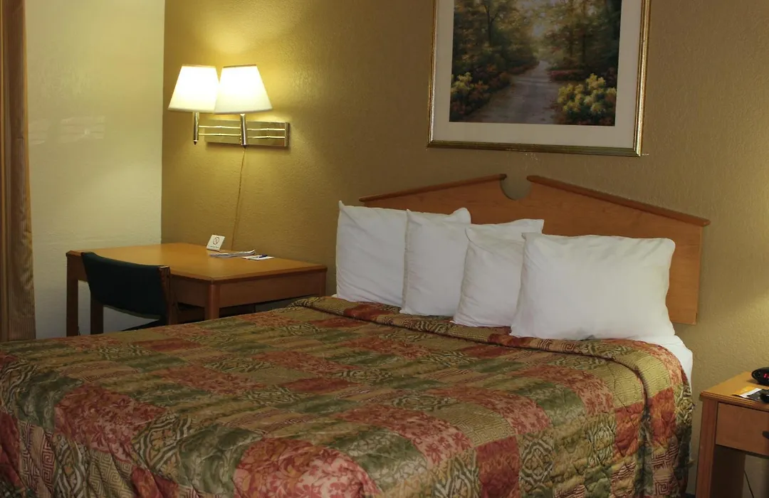 Americas Best Value Inn Grand Forks-1