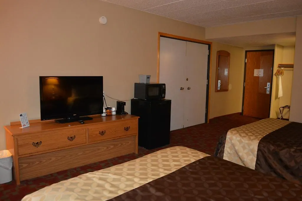 Travelodge By Wyndham Grand Forks-1