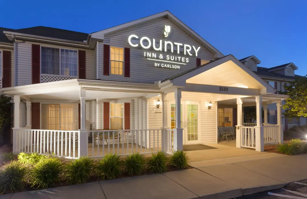 Country Inn & Suites By Radisson, Nevada, Mo-1