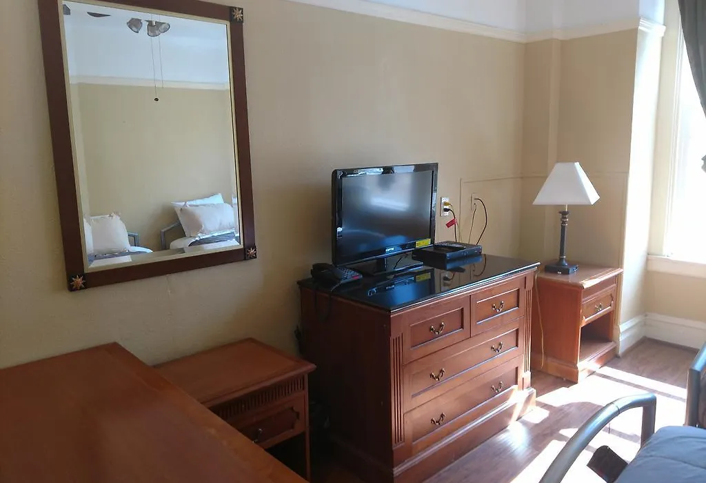Yale Hotel-1