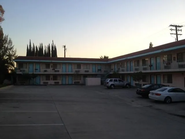 All 8 Motel-1