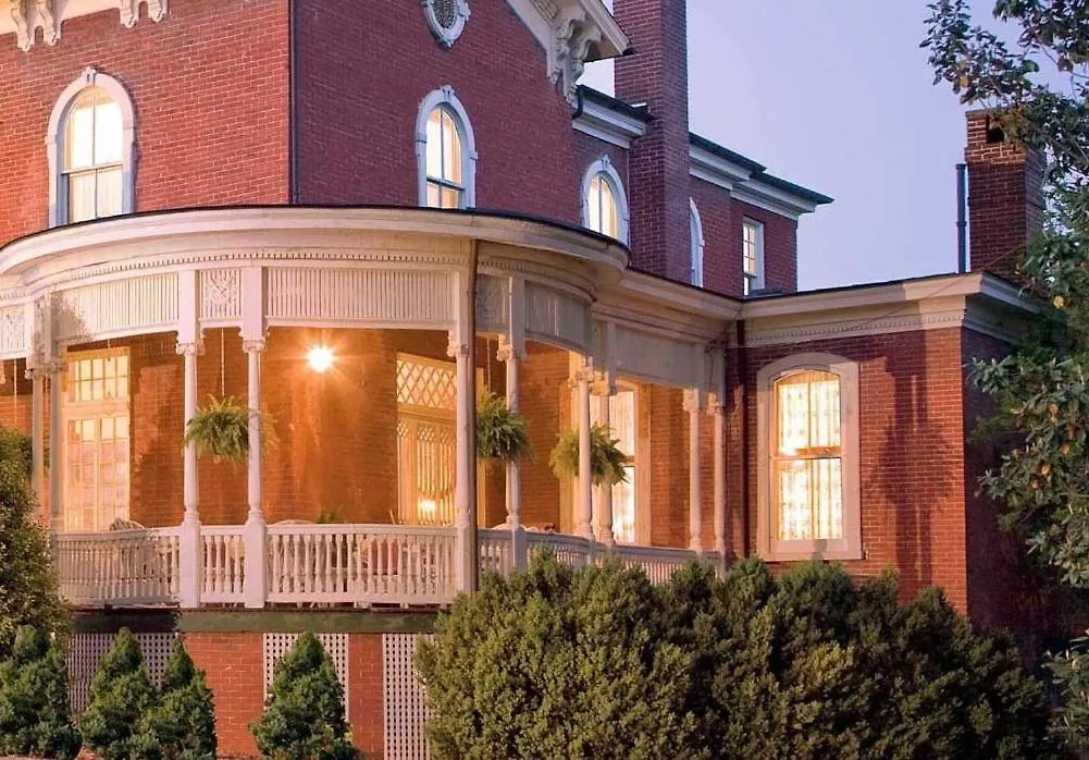 The Carriage House Inn B&B-1