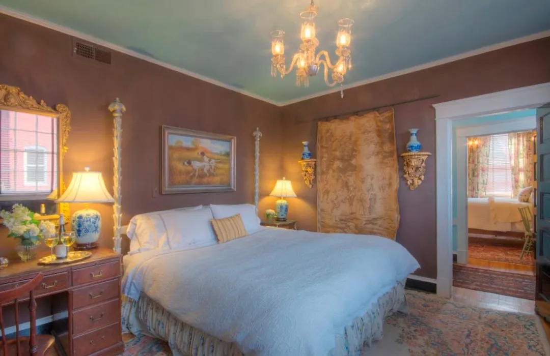 Inn At Court Square-1