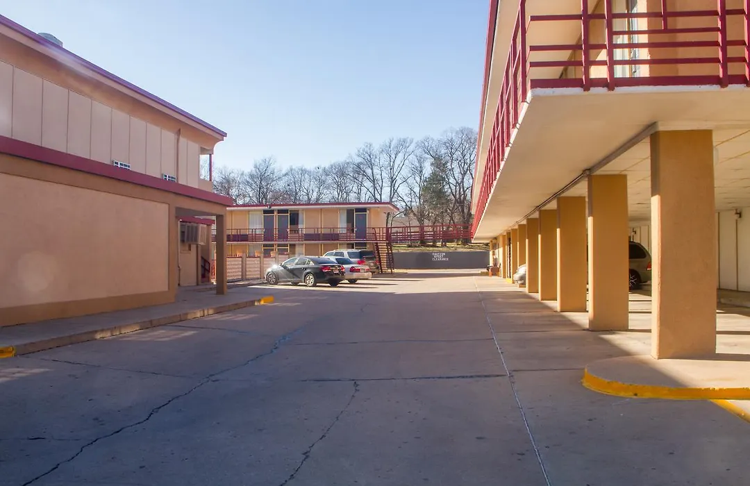 Executive Inn Ponca City-1