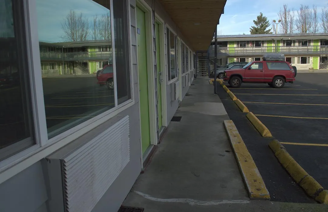 Banfield Motel-1
