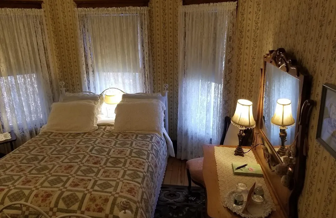 Rose & Thistle Bed & Breakfast-1