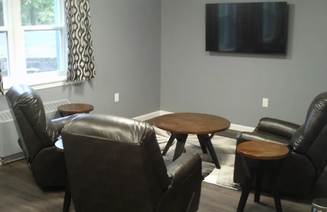 Pine Tree Inn-1