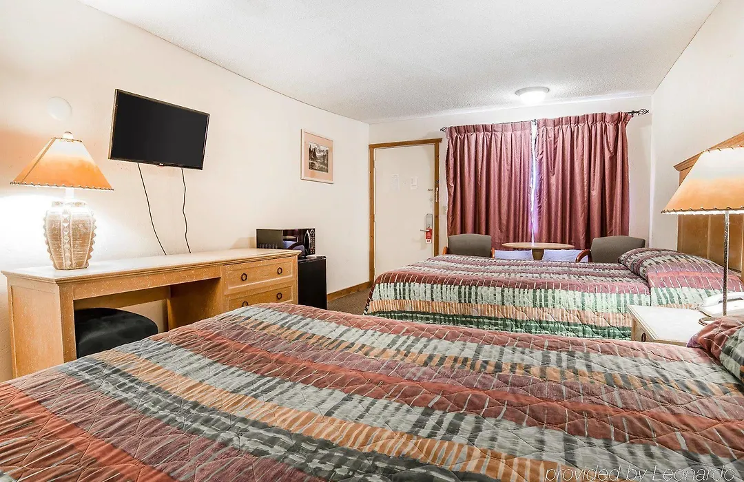 Econo Lodge Inn & Suites Kalispell - Glacier National Park Gateway-1