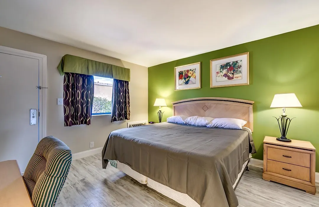 Beachcomber Inn & Suites-1