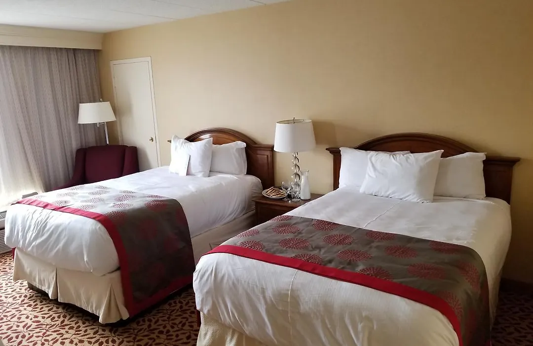 Ramada Plaza By Wyndham Fort Wayne Hotel & Conference Center-1