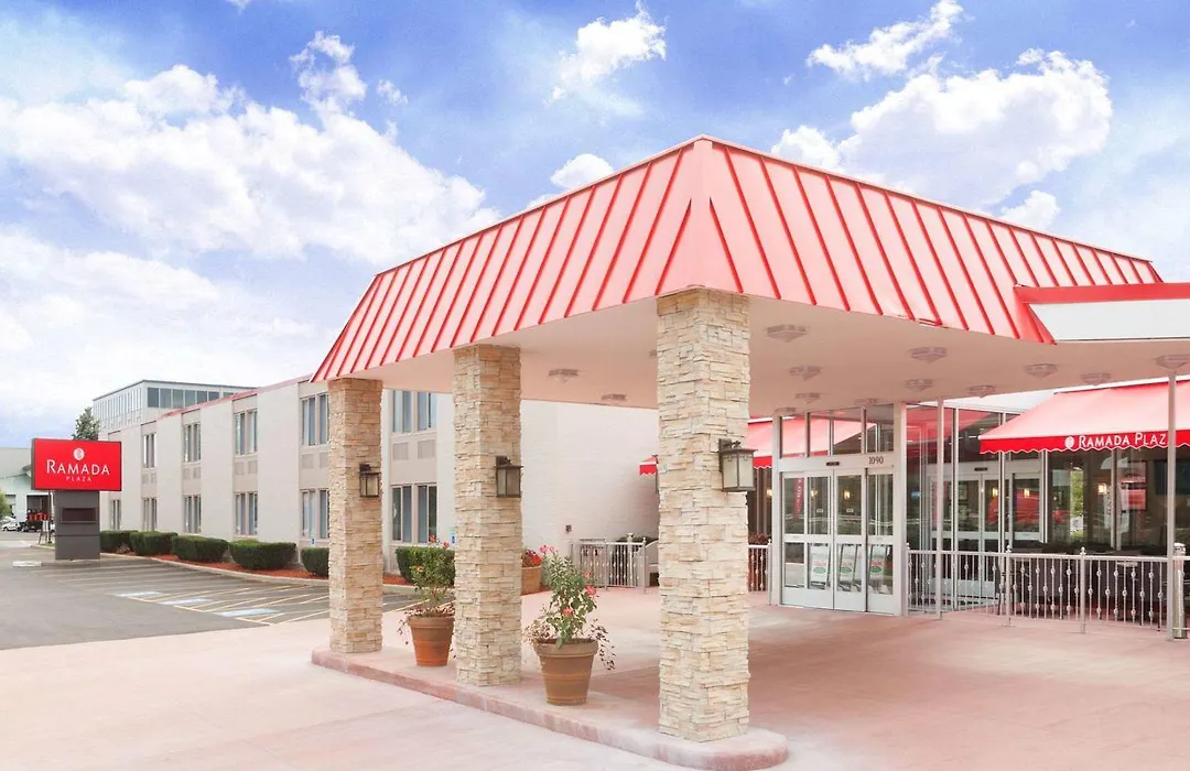 Ramada Plaza By Wyndham Chicago North Shore-1
