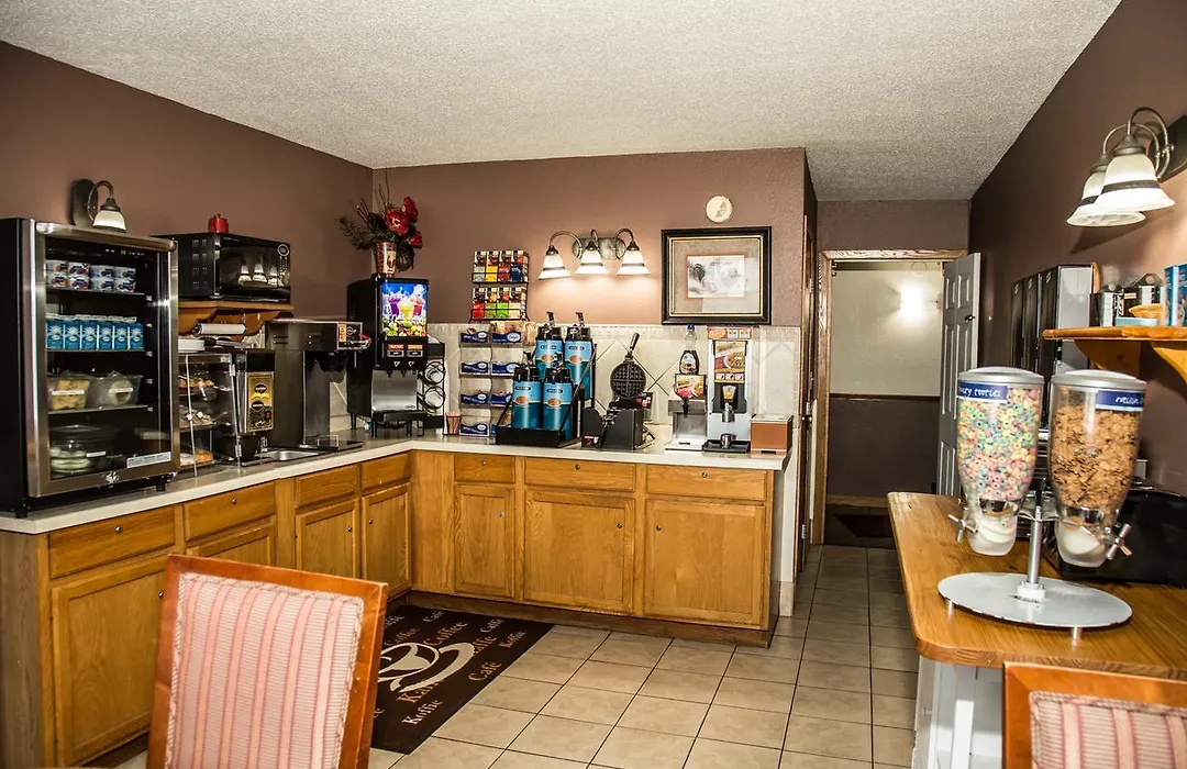 Americas Best Value Inn & Suites Detroit Lakes-1