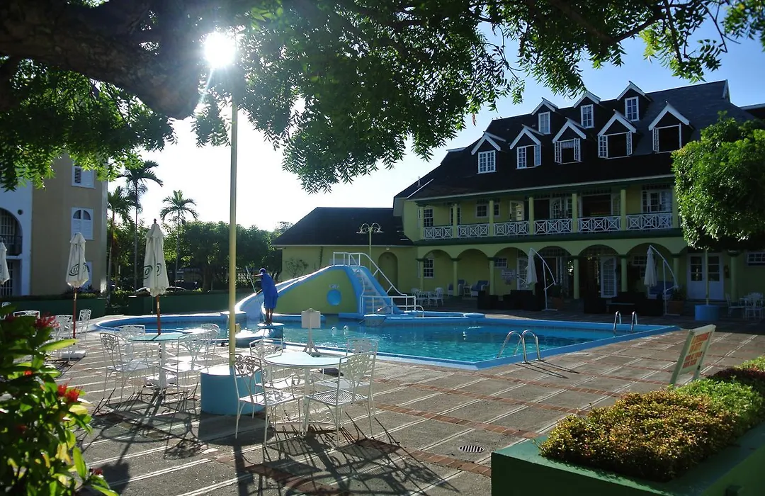 Beach One Bedroom Suite A22-1