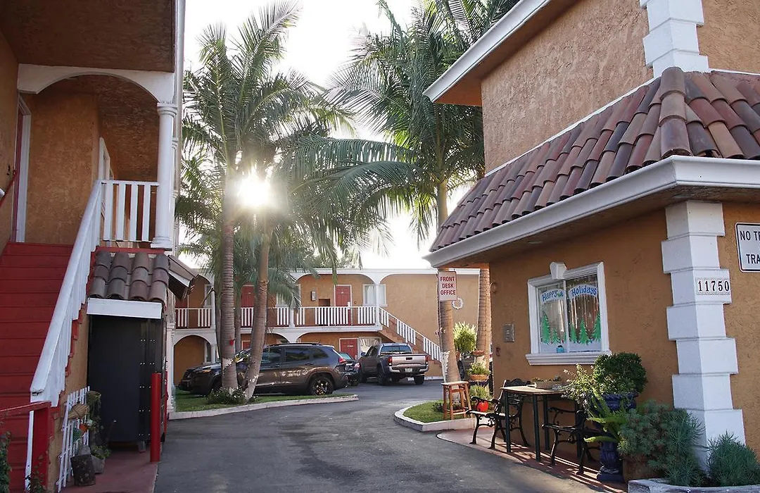 Paradise Inn And Suites-1