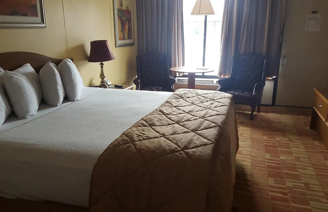 Baldknobbers Motor Inn-1