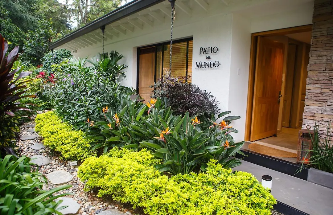 Patio Del Mundo-1