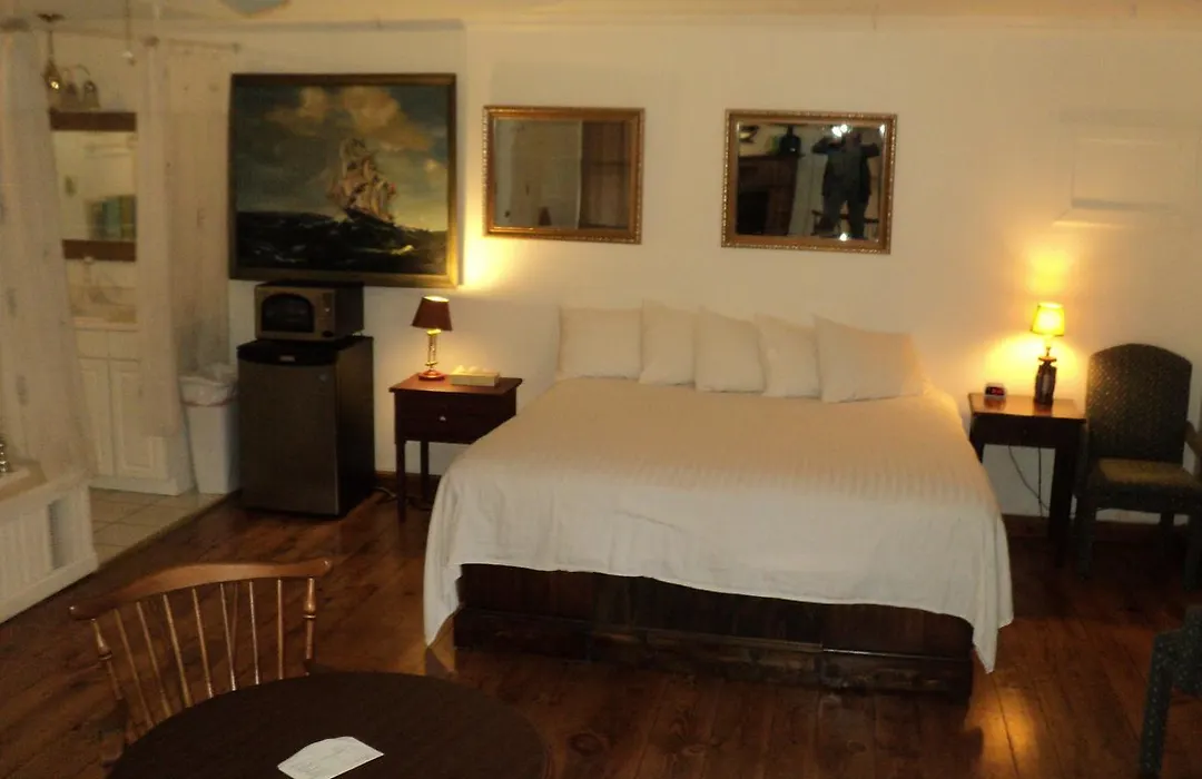 Harbor Haus Inn & Suites-1