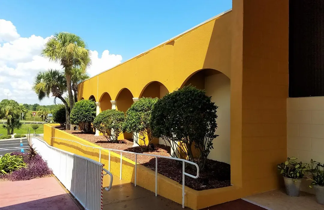 Days Inn & Suites By Wyndham Clermont-1