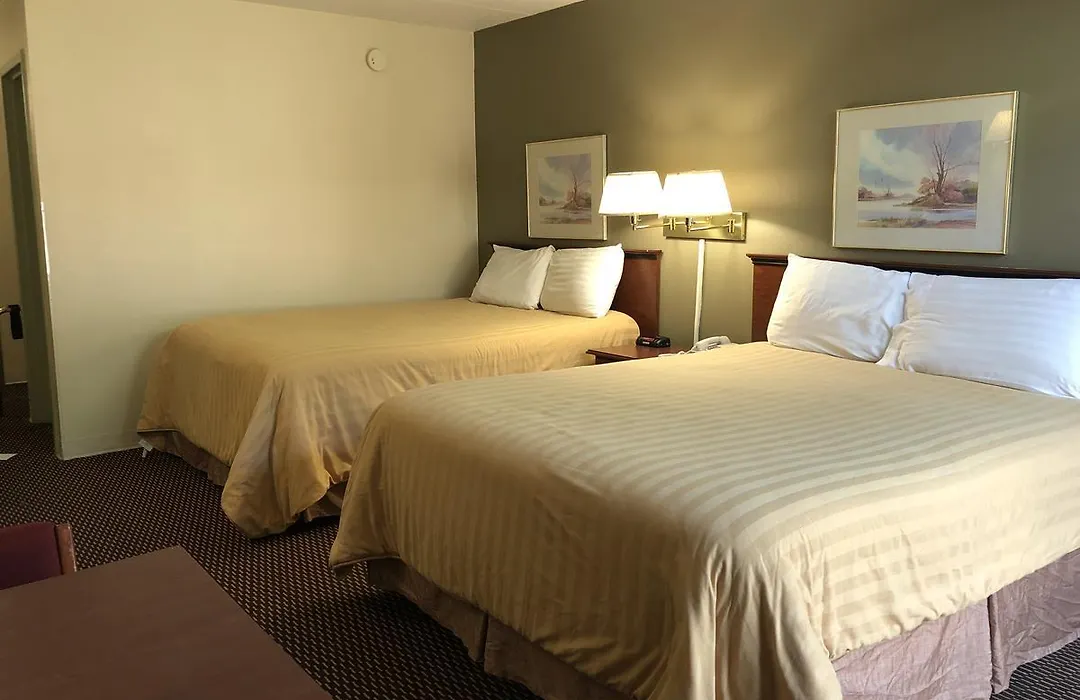 Norwood Inn & Suites Worthington-1