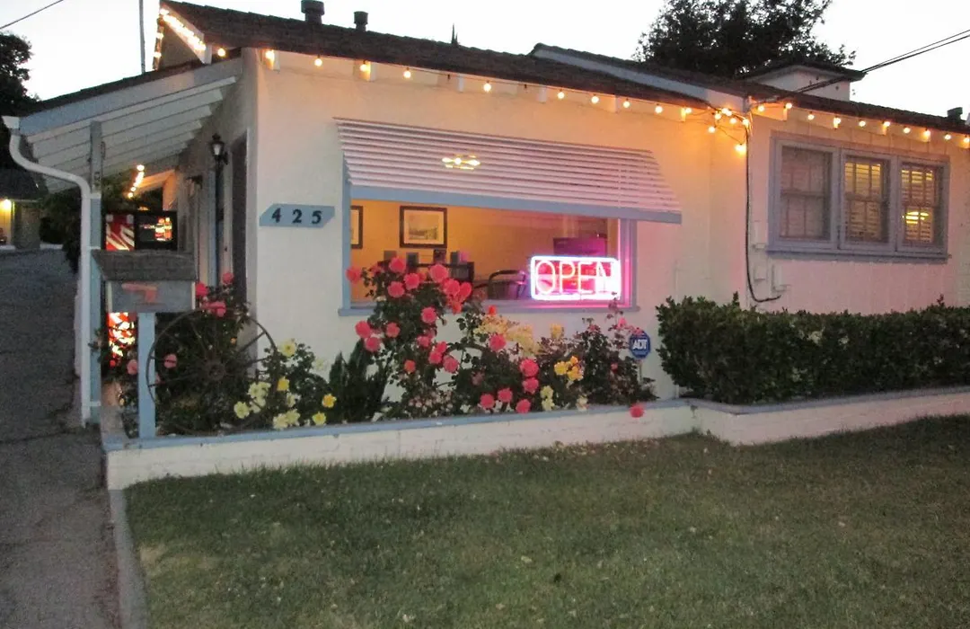Farmhouse Motel-1