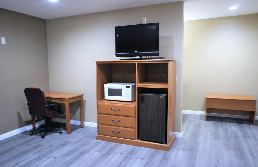 Executive Inn-1