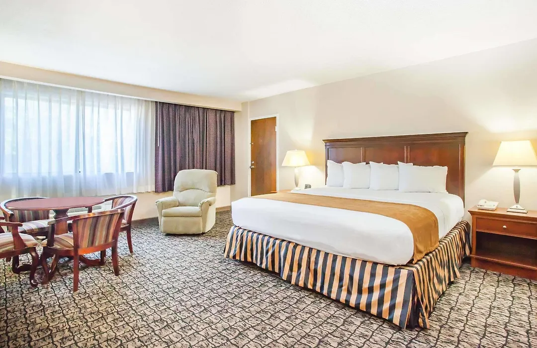 Clarion Inn - Airport University-1