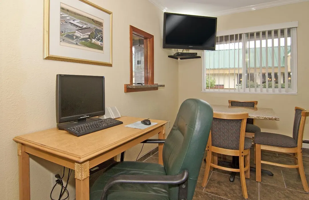 Valley Inn Shakopee-1
