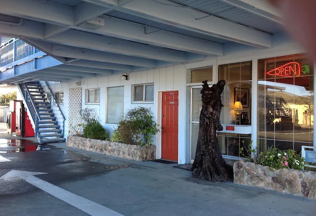 Redwood Inn-1