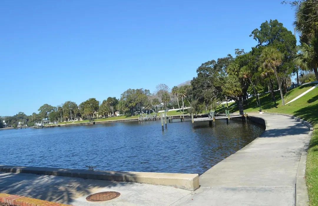 Tarpon Inn-1
