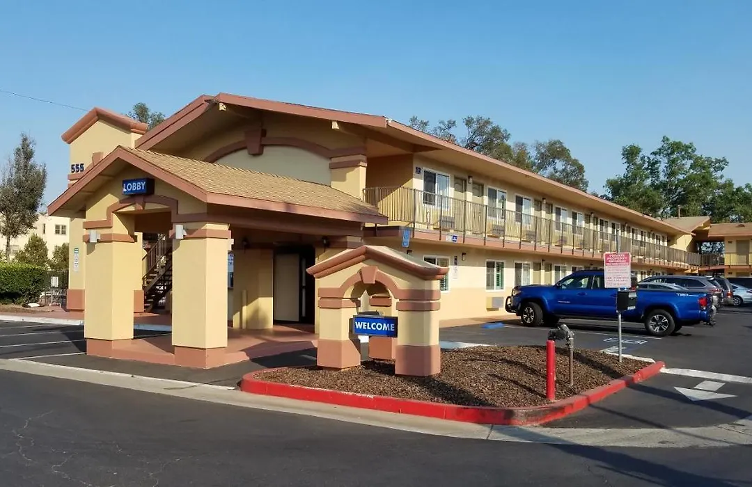 Americas Best Value Inn & Suites Escondido-1