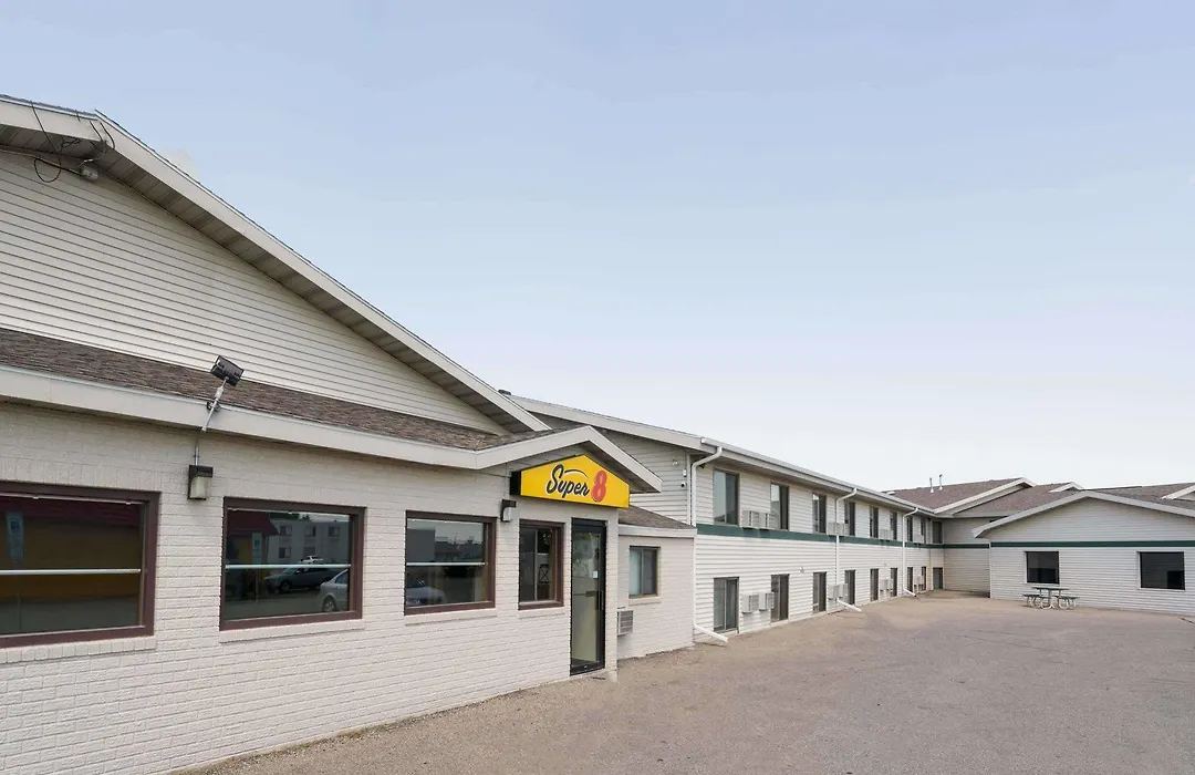 Super 8 By Wyndham Fargo/I-29/West Acres Mall-1