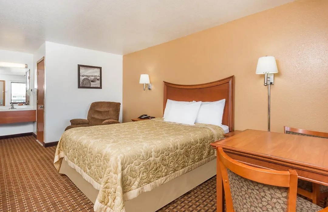 Super 8 By Wyndham Goodland-1