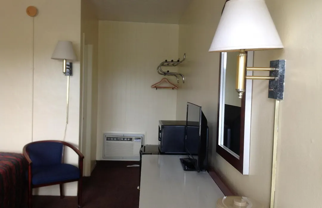 Economy Inn Okeechobee-1