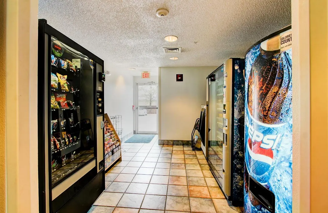 Super 8 By Wyndham Aurora East-1