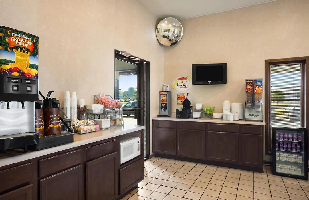 Super 8 By Wyndham Carbondale-1
